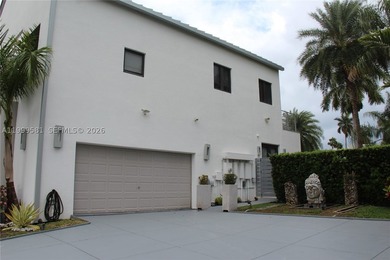 Waterfront estate on Lido Drive in Las Olas Isles. This - photo 2
