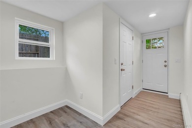 Move right into this updated 3-bedroom, 2-bathroom, Split style - photo 12