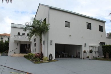 Waterfront estate on Lido Drive in Las Olas Isles. This - photo 3