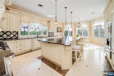 Rare opportunity to own a distinguished residence on an - photo 13