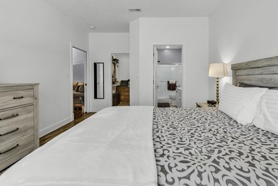 Welcome to this beautifully well-maintained 2-bedroom, 2-bath - photo 21