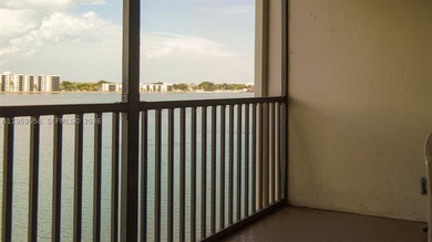 Beautiful 2-bedroom, 2-bath lakefront residence offering serene - photo 22