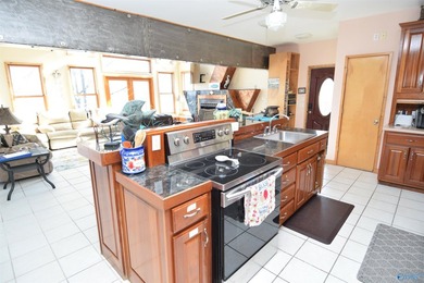 Located on the main channel of Lake Guntersville, this stunning - photo 26