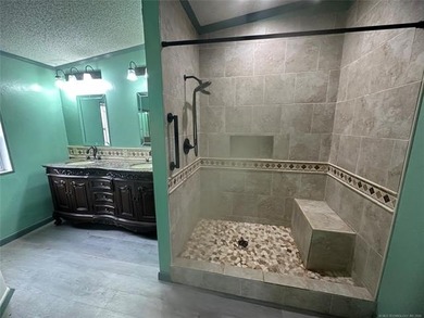 LARGE DOUBLE-WIDE HOME ON NEARLY HALF AN ACRE AND LESS THAN A - photo 35