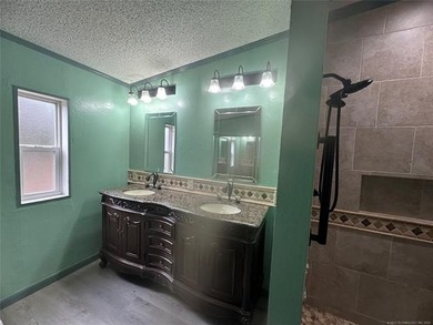 LARGE DOUBLE-WIDE HOME ON NEARLY HALF AN ACRE AND LESS THAN A - photo 36