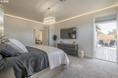 Luxury that inspires in the coveted Roads End neighborhood - photo 19