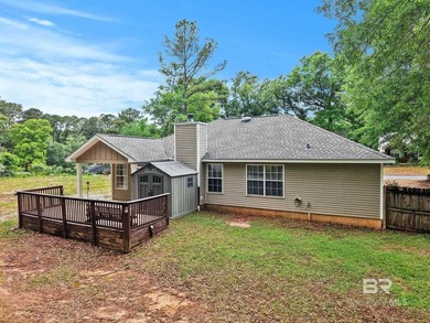 Welcome to 104 Chatam Loop, a beautifully updated 3-bedroom - photo 9