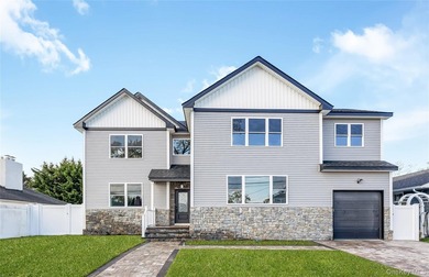 5-bedroom, 3 full bathroom home in the heart of Massapequa Park - photo 1