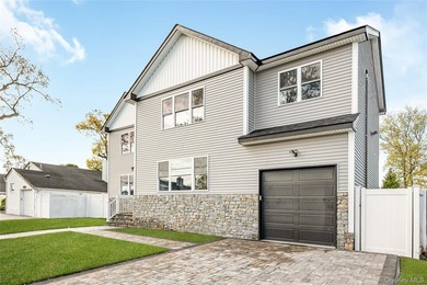 5-bedroom, 3 full bathroom home in the heart of Massapequa Park - photo 3