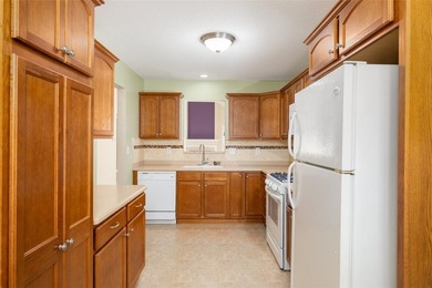 Welcome to this inviting low-maintenance 2 bedroom, 2 bath patio - photo 6