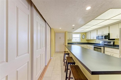 Welcome to this top- 3rd floor 3 Bedroom - 2 Bath condominium in - photo 3
