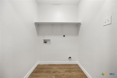 Welcome to this stunning brand-new duplex offering 3 spacious - photo 9