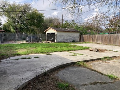 Three-bedroom one bath home centrally located in Corpus Christi - photo 12
