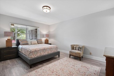 Stunning, fully updated modern unit in Golden Lakes Village - - photo 13