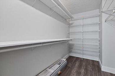 Stunning, fully updated modern unit in Golden Lakes Village - - photo 15