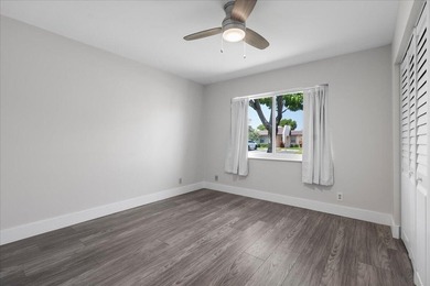 Stunning, fully updated modern unit in Golden Lakes Village - - photo 18