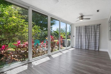 Stunning, fully updated modern unit in Golden Lakes Village - - photo 20