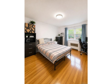 Beautiful One-Bedroom Garden-Style Apartment located on the - photo 5