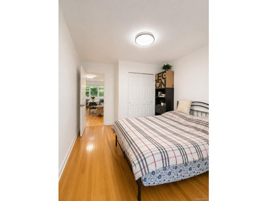 Beautiful One-Bedroom Garden-Style Apartment located on the - photo 6