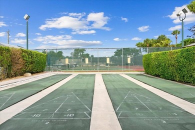Stunning, fully updated modern unit in Golden Lakes Village - - photo 29