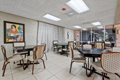 Stunning, fully updated modern unit in Golden Lakes Village - - photo 31