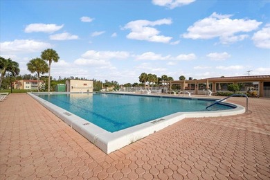 Stunning, fully updated modern unit in Golden Lakes Village - - photo 34