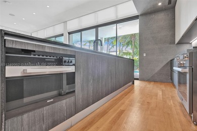 JUST COMPLETED! NEW CONSTRUCTION!!Experience modern beach living - photo 41