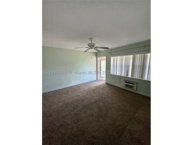 Gated Community Stunning one bedroom condo tile & carpet. 2 fans - photo 11