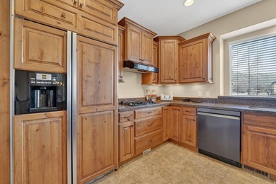 Stunning 2-story right in the middle of Lehi, east of the - photo 11