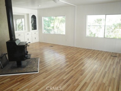 GREAT REMODELED WITH NEW PAINT, FLOORING, ROOF & APPLIANCES - photo 4