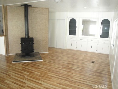 GREAT REMODELED WITH NEW PAINT, FLOORING, ROOF & APPLIANCES - photo 5