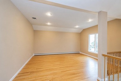 Beautifully maintained custom-appointed hi-ranch! Built in 2004 - photo 8