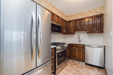 Open House 5/16/26 1:30-3 pm___What a grand studio in 10 Bay St - photo 11