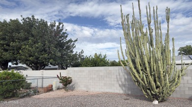 Welcome to this inviting Dreamland Villa home in Mesa, offering