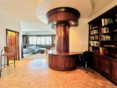 Open House 5/16/26 1:30-3 pm___What a grand studio in 10 Bay St - photo 13