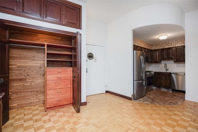 Open House 5/16/26 1:30-3 pm___What a grand studio in 10 Bay St - photo 14