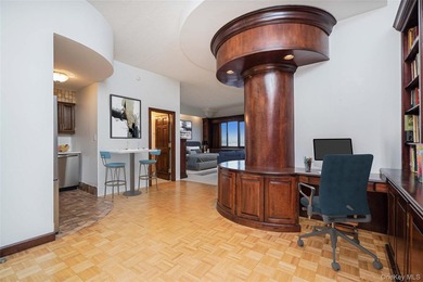 Open House 5/16/26 1:30-3 pm___What a grand studio in 10 Bay St - photo 17