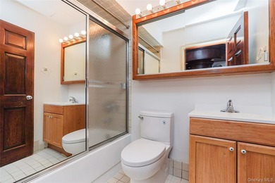 Open House 5/16/26 1:30-3 pm___What a grand studio in 10 Bay St - photo 18