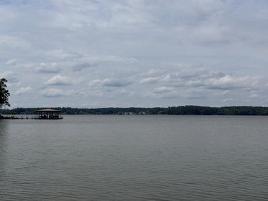 Welcome to Emerald Cove, one of Lake Greenwood's newest - photo 27