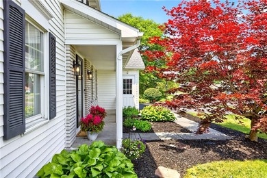 SHOWSTOPPER!! This **MAGAZINE-WORTHY** 4-bedroom 2.5-bath - photo 4