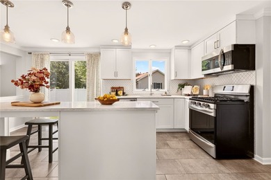SHOWSTOPPER!! This **MAGAZINE-WORTHY** 4-bedroom 2.5-bath - photo 5