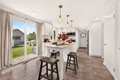 SHOWSTOPPER!! This **MAGAZINE-WORTHY** 4-bedroom 2.5-bath - photo 6