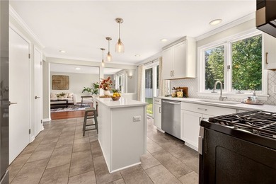 SHOWSTOPPER!! This **MAGAZINE-WORTHY** 4-bedroom 2.5-bath - photo 10