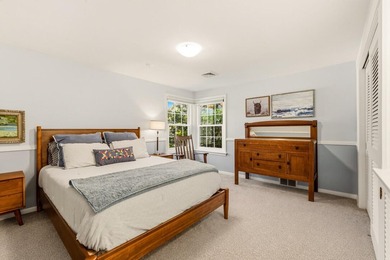 Rare mid-century colonial--meaning larger windows and bright - photo 12