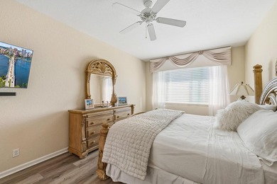 Enjoy stunning lake views in this beautiful 3/2 + family room - photo 15