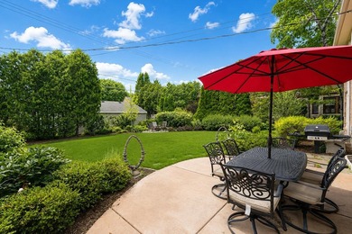 Rare mid-century colonial--meaning larger windows and bright - photo 22