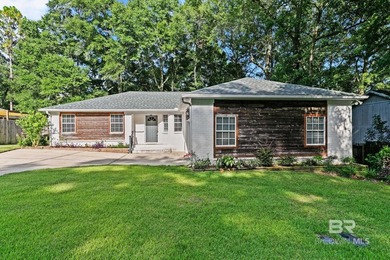 Charming home tucked away on a cul-de-sac in Lake Forest with - photo 2
