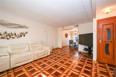 This beautifully maintained 3-bedroom, 3-bath duplex offers - photo 3