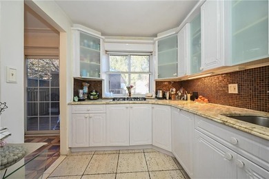 This beautifully maintained 3-bedroom, 3-bath duplex offers - photo 9