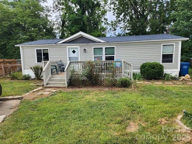 (private lake, pond, coastal) Home For Sale in Waynesville North Carolina